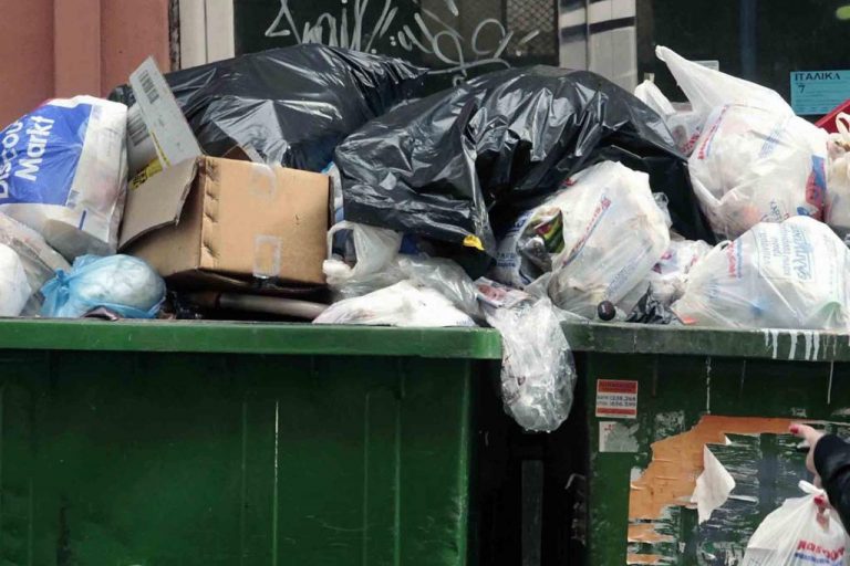 Τρίπολη: Βουνά τα σκουπίδια στην πόλη! | Newsit.gr Τρίπολη: Βουνά τα σκουπίδια στην πόλη! | Newsit.gr