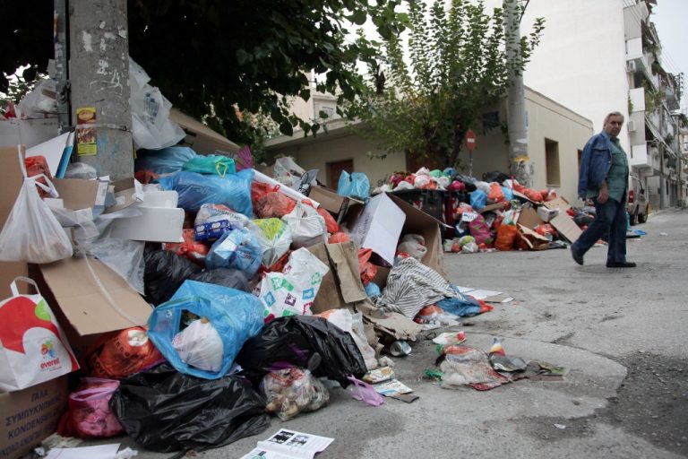 200.000 τόνοι σκουπιδιών μέχρι τα Χριστούγεννα | Newsit.gr 200.000 τόνοι σκουπιδιών μέχρι τα Χριστούγεννα | Newsit.gr