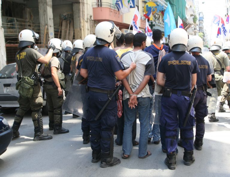 Αστυνομία και Δήμος πήραν… σκούπα | Newsit.gr Αστυνομία και Δήμος πήραν… σκούπα | Newsit.gr