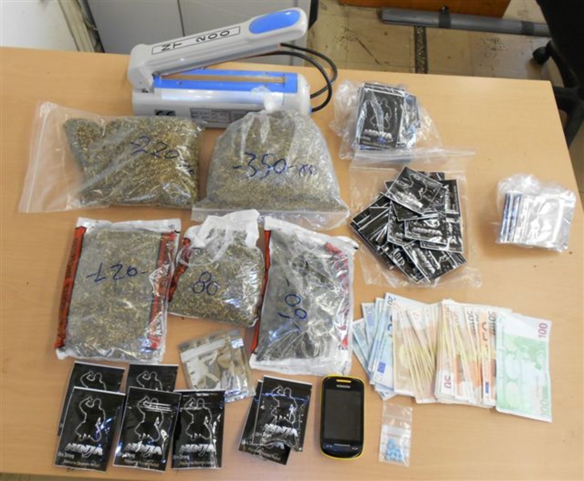 Επικίνδυνο κοκτέιλ ναρκωτικών ουσιών «σέρβιρε» 33χρονος μέσω twitter! | Newsit.gr Επικίνδυνο κοκτέιλ ναρκωτικών ουσιών «σέρβιρε» 33χρονος μέσω twitter! | Newsit.gr