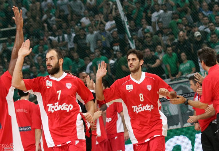 Σαν στο σπίτι τους! – “Ερυθρόλευκη” απόδραση με Σπανούλη-Περπέρογλου | Newsit.gr Σαν στο σπίτι τους! – “Ερυθρόλευκη” απόδραση με Σπανούλη-Περπέρογλου | Newsit.gr