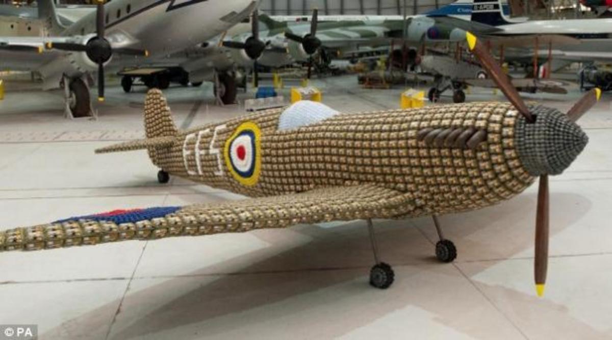 ΦΩΤΟ: Ένα Spitfire απο κουτιά αυγών! | Newsit.gr ΦΩΤΟ: Ένα Spitfire απο κουτιά αυγών! | Newsit.gr