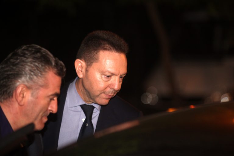 Ένας σερβιτόρος πλήρωσε τα καλά λόγια Μητσοτάκη για Στουρνάρα | Newsit.gr Ένας σερβιτόρος πλήρωσε τα καλά λόγια Μητσοτάκη για Στουρνάρα | Newsit.gr