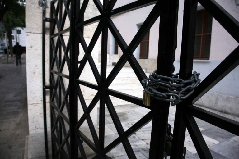 Κοζάνη: 17χρονος έκλεψε καλώδια και εργαλεία αλλά… βρέθηκε με χειροπέδες | Newsit.gr Κοζάνη: 17χρονος έκλεψε καλώδια και εργαλεία αλλά… βρέθηκε με χειροπέδες | Newsit.gr