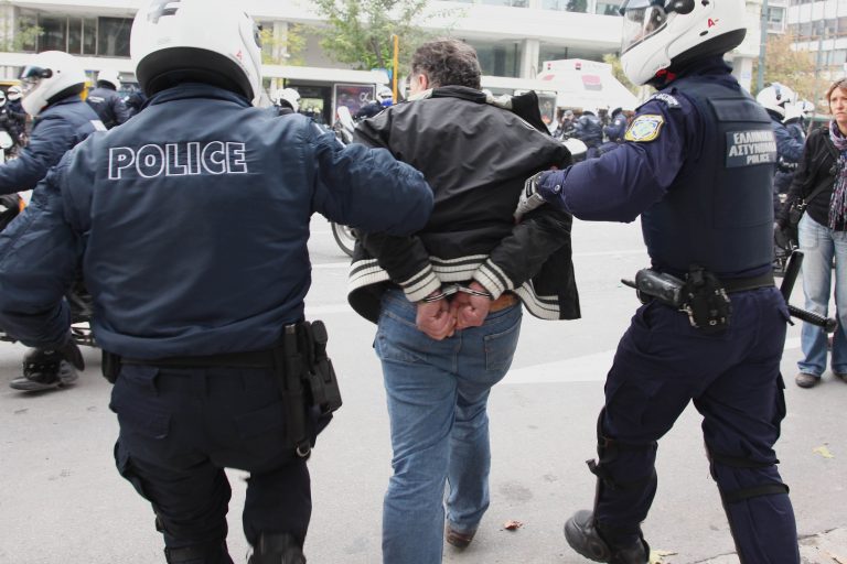 Του κάρφωσαν κατσαβίδι στο στήθος | Newsit.gr Του κάρφωσαν κατσαβίδι στο στήθος | Newsit.gr