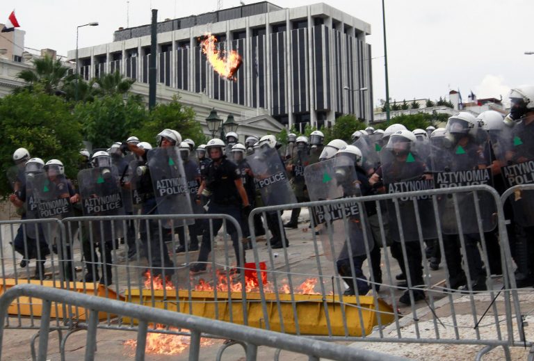 Το Σύνταγμα τρόμαξε τις Βρυξέλλες; Κανονικά η 5η δόση! | Newsit.gr Το Σύνταγμα τρόμαξε τις Βρυξέλλες; Κανονικά η 5η δόση! | Newsit.gr