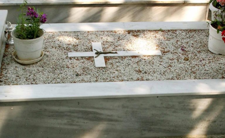 Νεκροταφείο Ιωαννίνων: «Ελάτε να πάρετε τους νεκρούς σας!» | Newsit.gr Νεκροταφείο Ιωαννίνων: «Ελάτε να πάρετε τους νεκρούς σας!» | Newsit.gr
