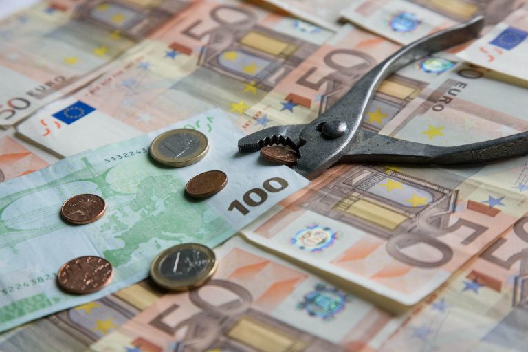Από σήμερα μειώνονται τα επιδόματα – Έρχονται και νέες περικοπές | Newsit.gr Από σήμερα μειώνονται τα επιδόματα – Έρχονται και νέες περικοπές | Newsit.gr