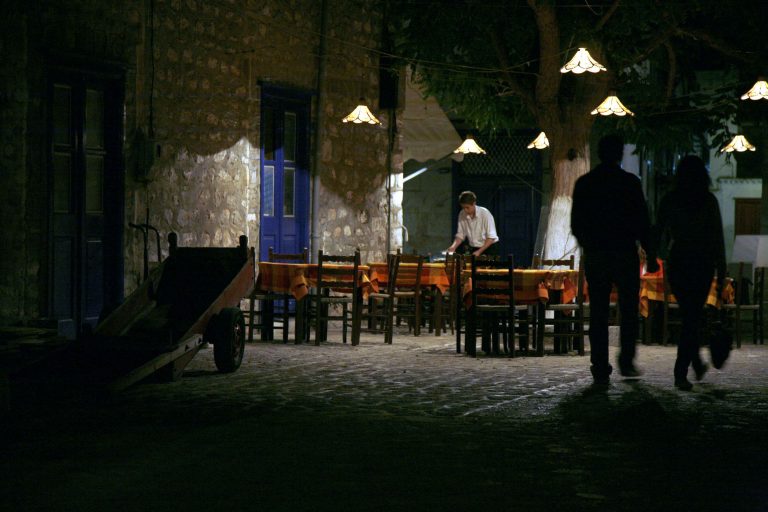 Κορινθία: Ληστεία σε ταβέρνα με λεία ένα κινητό τηλέφωνο! | Newsit.gr Κορινθία: Ληστεία σε ταβέρνα με λεία ένα κινητό τηλέφωνο! | Newsit.gr
