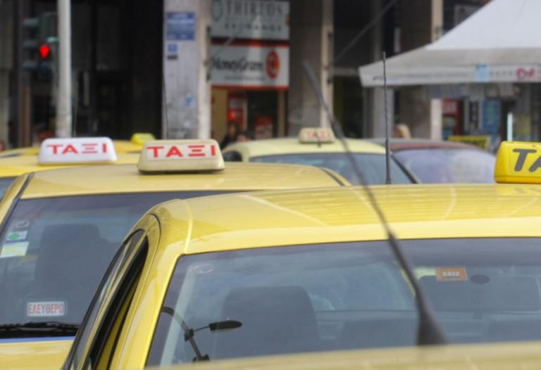 Μεταφορά λαθρομεταναστών με… ταξί | Newsit.gr Μεταφορά λαθρομεταναστών με… ταξί | Newsit.gr