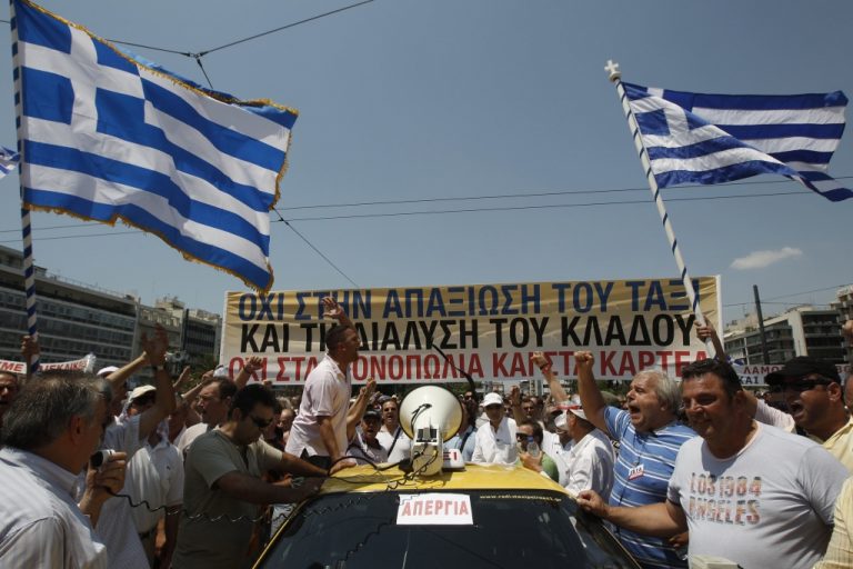 Σκληραίνουν τη στάση τους οι οδηγοί ταξί – Ετοιμάζουν να αποκλείσουν τη Βουλή την Τρίτη | Newsit.gr Σκληραίνουν τη στάση τους οι οδηγοί ταξί – Ετοιμάζουν να αποκλείσουν τη Βουλή την Τρίτη | Newsit.gr