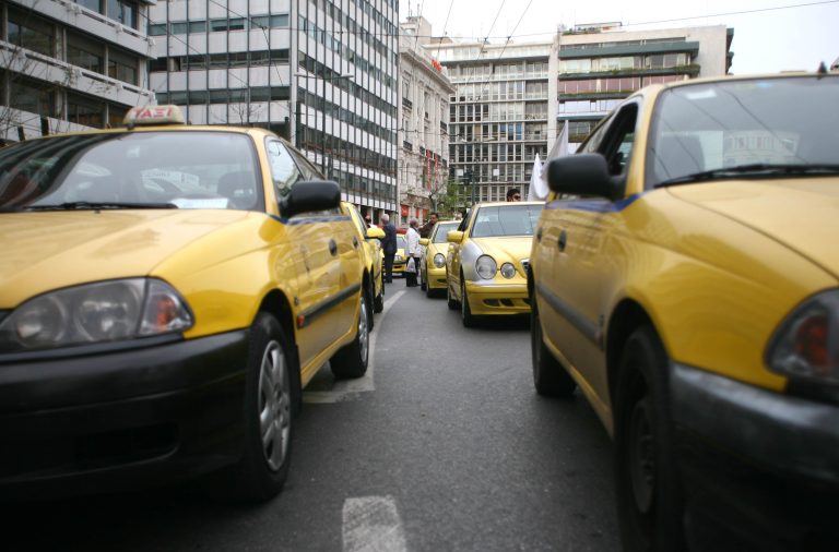 Χωρίς δώρο Πάσχα τα ταξί | Newsit.gr Χωρίς δώρο Πάσχα τα ταξί | Newsit.gr