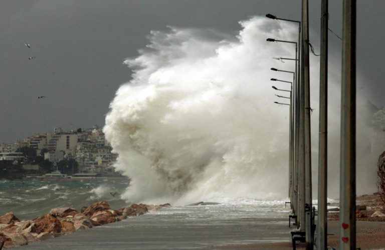 Ζημιές στην παραλία Λουτρακίου από τη θαλασσοταραχή – Προβλήματα και στο Κιάτο | Newsit.gr Ζημιές στην παραλία Λουτρακίου από τη θαλασσοταραχή – Προβλήματα και στο Κιάτο | Newsit.gr