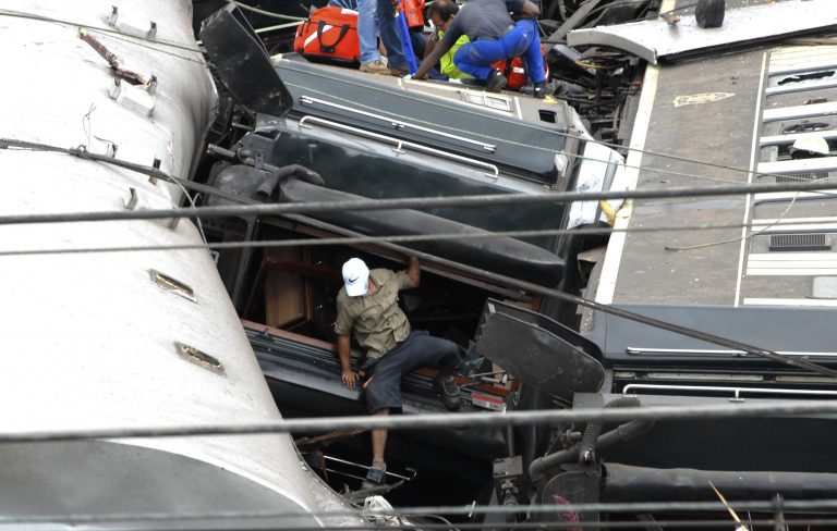 32 τραυματίες από σύγκρουση τρένων στην Τουρκία | Newsit.gr 32 τραυματίες από σύγκρουση τρένων στην Τουρκία | Newsit.gr