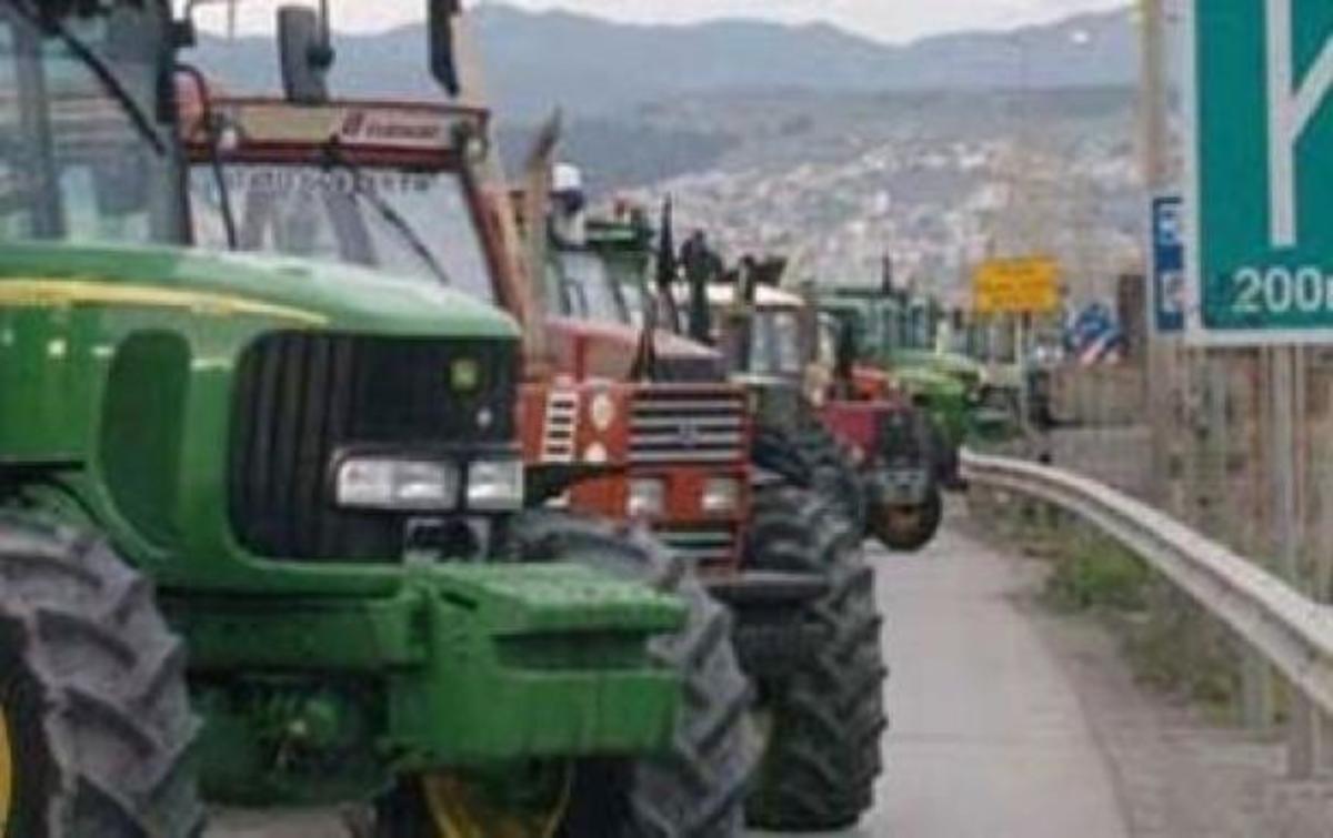 Ζεσταίνουν τα τρακτέρ για το Κάστρο – Παραμένουν στον αγώνα οι Βοιωτοί | Newsit.gr Ζεσταίνουν τα τρακτέρ για το Κάστρο – Παραμένουν στον αγώνα οι Βοιωτοί | Newsit.gr