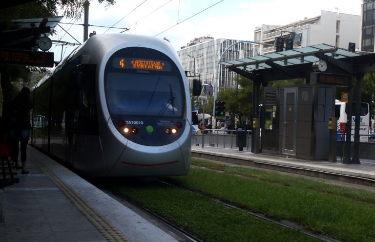 Από το ΣΕΦ στον Πειραιά σε 8′ με το τραμ! | Newsit.gr Από το ΣΕΦ στον Πειραιά σε 8′ με το τραμ! | Newsit.gr