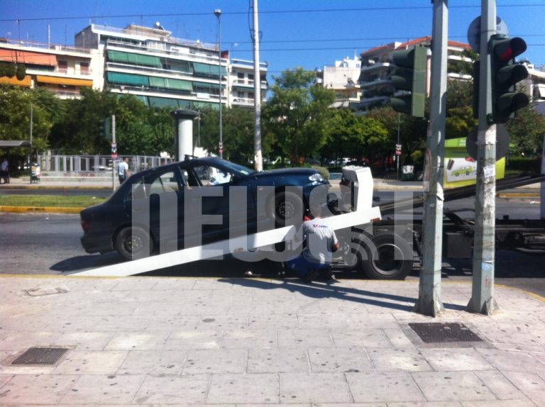 Αυτοκίνητο συγκρούστηκε με τραμ! – Στο νοσoκομείο η οδηγός | Newsit.gr Αυτοκίνητο συγκρούστηκε με τραμ! – Στο νοσoκομείο η οδηγός | Newsit.gr