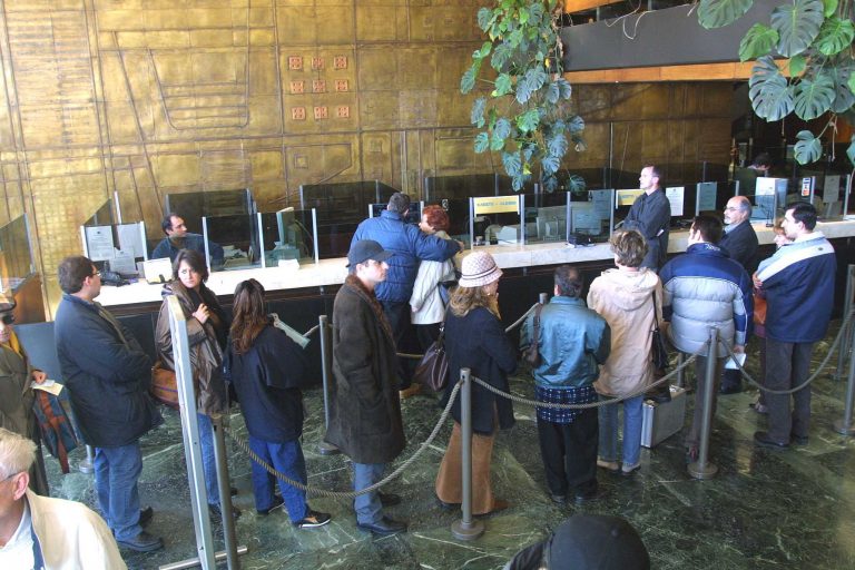 20.000 υπάλληλοι τραπεζών στον αέρα – Κλείνουν 450 υποκαταστήματα | Newsit.gr 20.000 υπάλληλοι τραπεζών στον αέρα – Κλείνουν 450 υποκαταστήματα | Newsit.gr