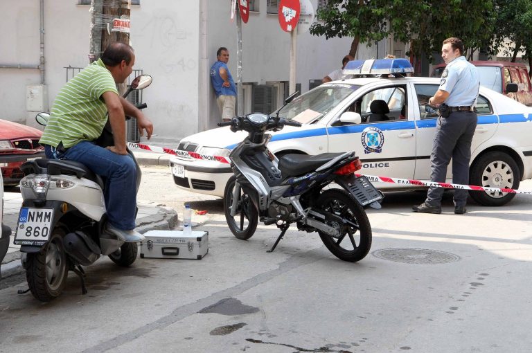 Με την απειλή εκρηκτικών λήστεψε την τράπεζα | Newsit.gr Με την απειλή εκρηκτικών λήστεψε την τράπεζα | Newsit.gr