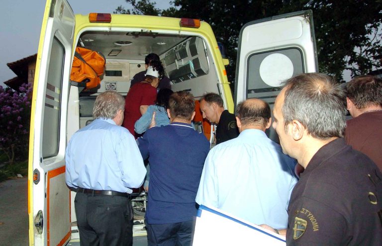 Τον μαχαίρωσε στη μέση της Αιόλου | Newsit.gr Τον μαχαίρωσε στη μέση της Αιόλου | Newsit.gr