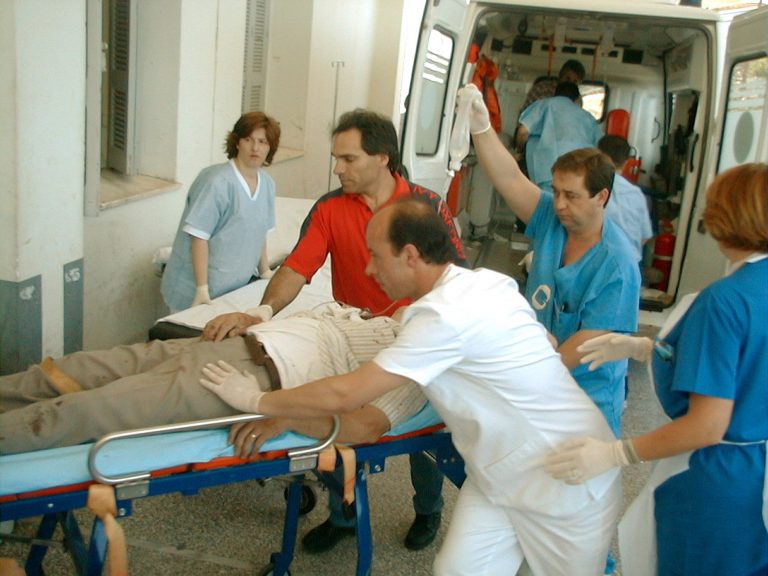 Χαροπαλεύει στο νοσοκομείο | Newsit.gr Χαροπαλεύει στο νοσοκομείο | Newsit.gr
