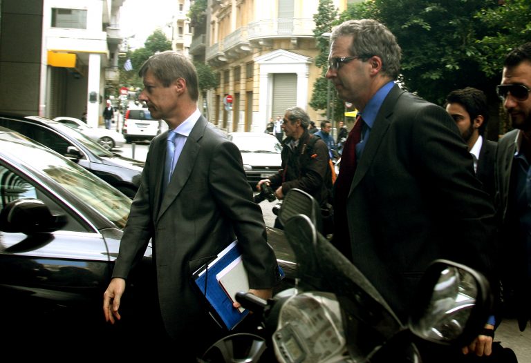 Απολύσεις στο δημόσιο: κληρώνει αύριο στη συνάντηση Μανιτάκη – τρόικας – Προς παράταση το χαράτσι, στον αέρα η ρύθμιση χρεών | Newsit.gr Απολύσεις στο δημόσιο: κληρώνει αύριο στη συνάντηση Μανιτάκη – τρόικας – Προς παράταση το χαράτσι, στον αέρα η ρύθμιση χρεών | Newsit.gr