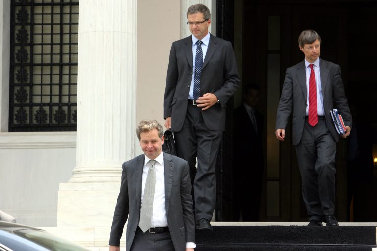 Θρίλερ στις διαπραγματεύσεις με την τρόικα – Διπλή εμπλοκή στα εργασιακά και στις απολύσεις στο δημόσιο | Newsit.gr Θρίλερ στις διαπραγματεύσεις με την τρόικα – Διπλή εμπλοκή στα εργασιακά και στις απολύσεις στο δημόσιο | Newsit.gr