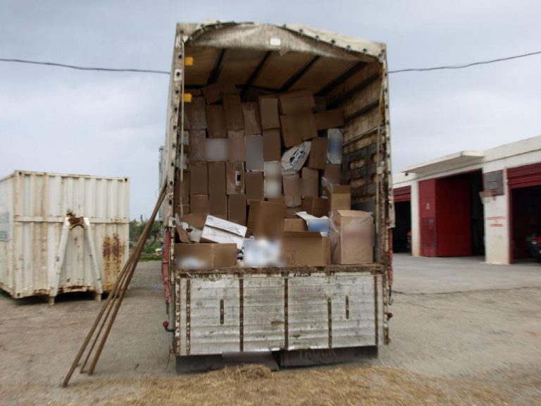 Λακωνία: Η μεγάλη μεταφορά λαθραίων τσιγάρων έπεσε σε… μπλόκο αστυνομικών – Ένα εκατομμύριο η ζημιά για το κράτος! ΦΩΤΟ | Newsit.gr Λακωνία: Η μεγάλη μεταφορά λαθραίων τσιγάρων έπεσε σε… μπλόκο αστυνομικών – Ένα εκατομμύριο η ζημιά για το κράτος! ΦΩΤΟ | Newsit.gr