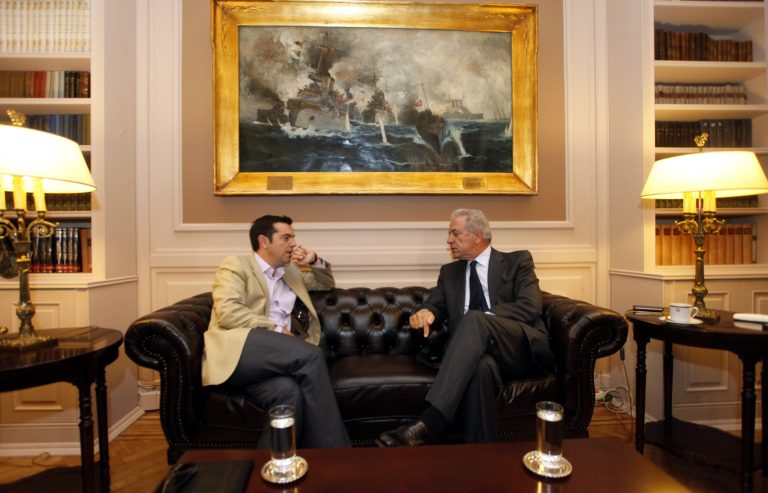 Τσίπρας προς Αβραμόπουλο: Θα πρέπει να φιλοξενήσουμε Σύριους πρόσφυγες | Newsit.gr Τσίπρας προς Αβραμόπουλο: Θα πρέπει να φιλοξενήσουμε Σύριους πρόσφυγες | Newsit.gr