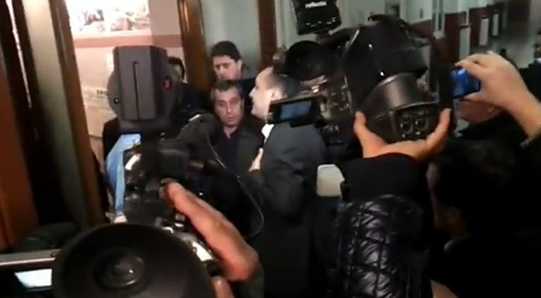 Θεσσαλονίκη:»Τσαυτάρη πάρε τα βρακιά σου και φύγε» – Επίθεση αγροτών με απίστευτες εκφράσεις! | Newsit.gr Θεσσαλονίκη:»Τσαυτάρη πάρε τα βρακιά σου και φύγε» – Επίθεση αγροτών με απίστευτες εκφράσεις! | Newsit.gr