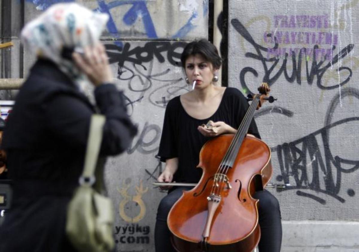 Τουρκία: Βασανιστήρια της αστυνομίας σε δύο αριστερές γυναίκες μουσικούς | Newsit.gr Τουρκία: Βασανιστήρια της αστυνομίας σε δύο αριστερές γυναίκες μουσικούς | Newsit.gr