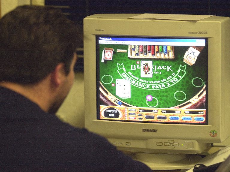 Λουκέτο στα παράνομα «καζίνο» στο internet – Μόνο 24 ιστοσελίδες πήραν άδεια | Newsit.gr Λουκέτο στα παράνομα «καζίνο» στο internet – Μόνο 24 ιστοσελίδες πήραν άδεια | Newsit.gr