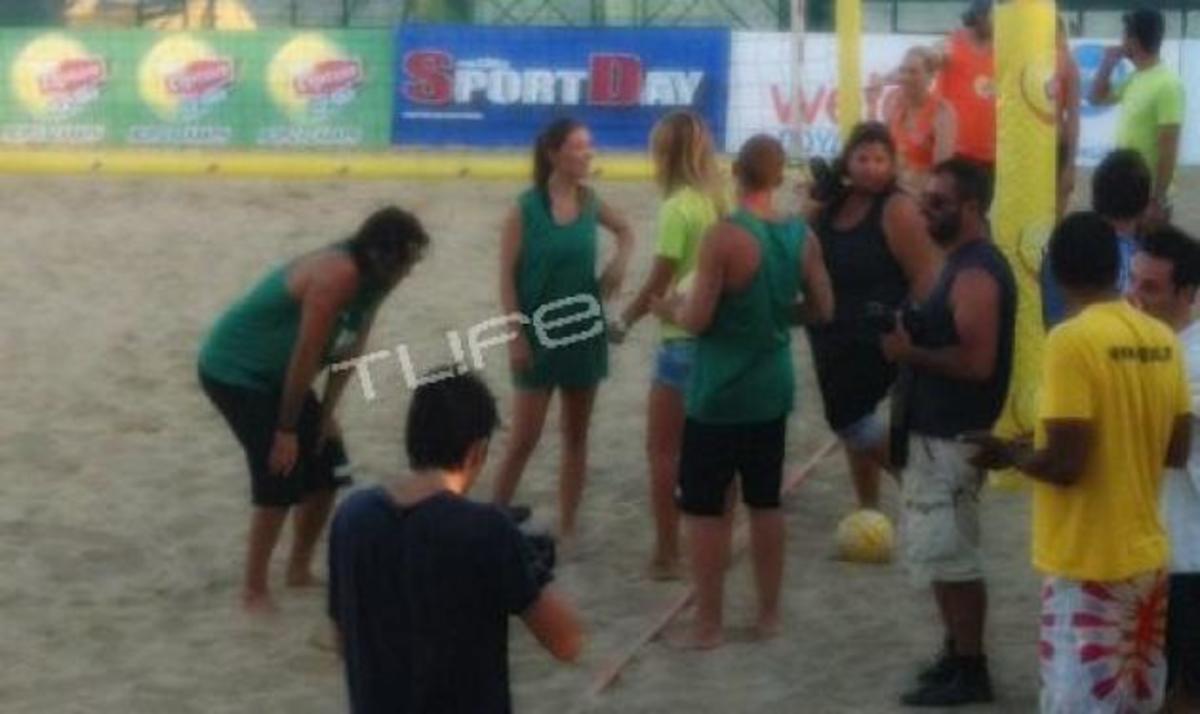Δ. Καμπούρη: Έπαιξε beach volley μαζί με άλλους celebrities για καλό σκοπό! | Newsit.gr Δ. Καμπούρη: Έπαιξε beach volley μαζί με άλλους celebrities για καλό σκοπό! | Newsit.gr