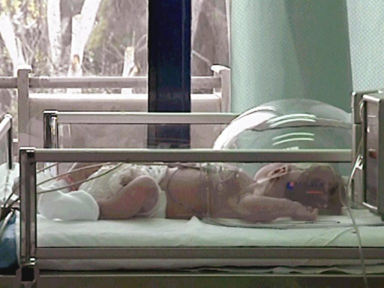 Θρήνος στην Πάτρα για το θάνατο βρέφους | Newsit.gr Θρήνος στην Πάτρα για το θάνατο βρέφους | Newsit.gr