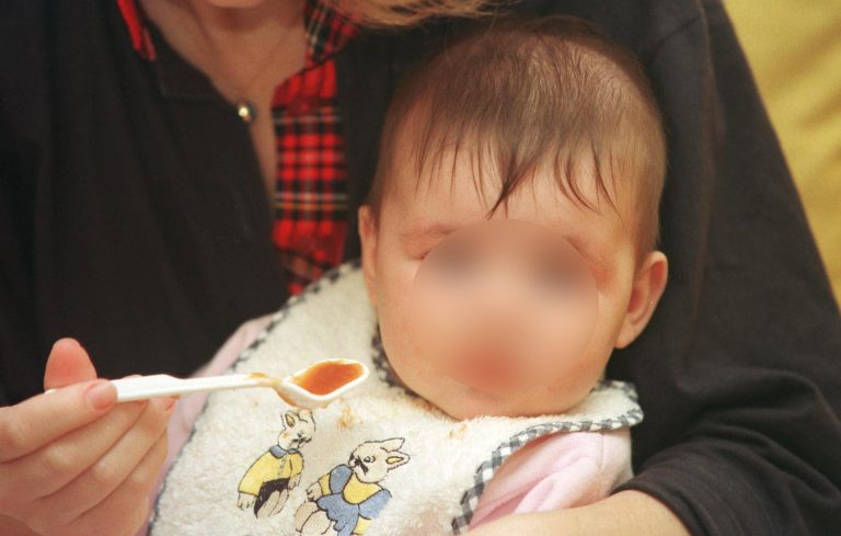 Αχαϊα:Κόντεψαν να »χάσουν» το βρέφος τους, την ώρα που το τάϊζαν! | Newsit.gr Αχαϊα:Κόντεψαν να »χάσουν» το βρέφος τους, την ώρα που το τάϊζαν! | Newsit.gr