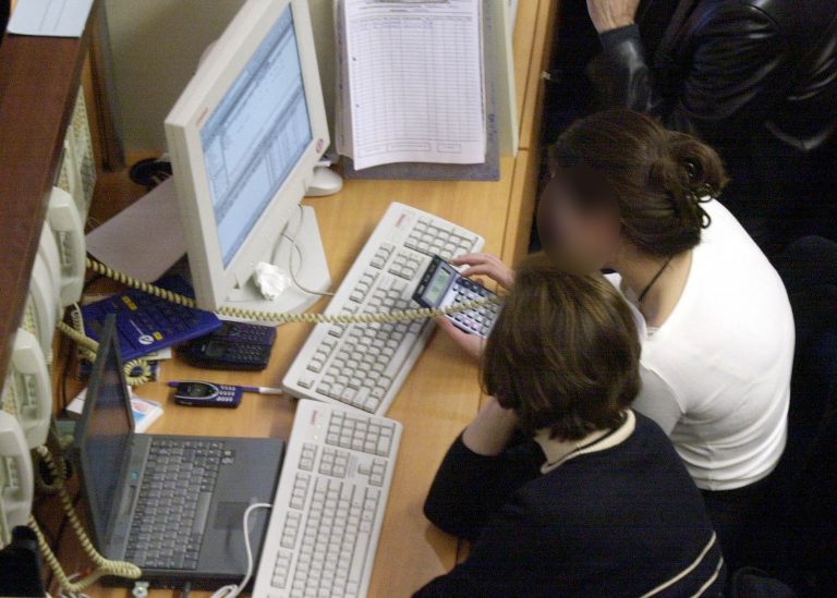 Θεσσαλονίκη: Χειροπέδες σε ιδιοκτήτρια λογιστικού γραφείου για χρέη 4,5εκ.€ στο δημόσιο! | Newsit.gr Θεσσαλονίκη: Χειροπέδες σε ιδιοκτήτρια λογιστικού γραφείου για χρέη 4,5εκ.€ στο δημόσιο! | Newsit.gr