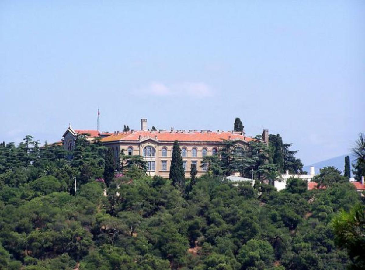 Aνοίγει η Θεολογική Σχολή της Χάλκης; | Newsit.gr Aνοίγει η Θεολογική Σχολή της Χάλκης; | Newsit.gr