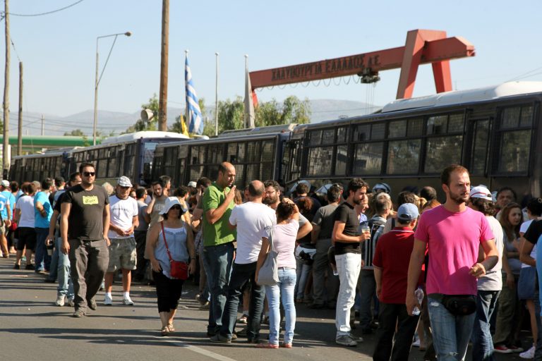 Τετ α τετ Βρούτση-χαλυβουργών το μεσημέρι | Newsit.gr Τετ α τετ Βρούτση-χαλυβουργών το μεσημέρι | Newsit.gr