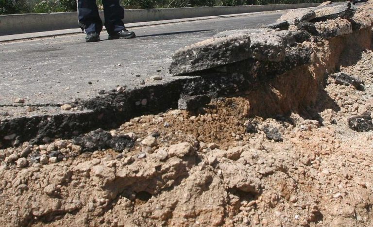 Λάρισα: Ήταν για μήνες νεκρός σε χαντάκι δίπλα στο δρόμο! | Newsit.gr Λάρισα: Ήταν για μήνες νεκρός σε χαντάκι δίπλα στο δρόμο! | Newsit.gr