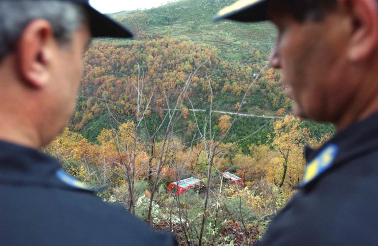 Αχαϊα: Έπεσε σε χαράδρα 100 μέτρων και σώθηκε! | Newsit.gr Αχαϊα: Έπεσε σε χαράδρα 100 μέτρων και σώθηκε! | Newsit.gr