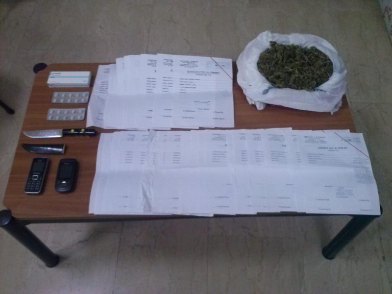 Πέλλα: Αντί να πουλήσει τα ναρκωτικά… βρέθηκε με χειροπέδες | Newsit.gr Πέλλα: Αντί να πουλήσει τα ναρκωτικά… βρέθηκε με χειροπέδες | Newsit.gr