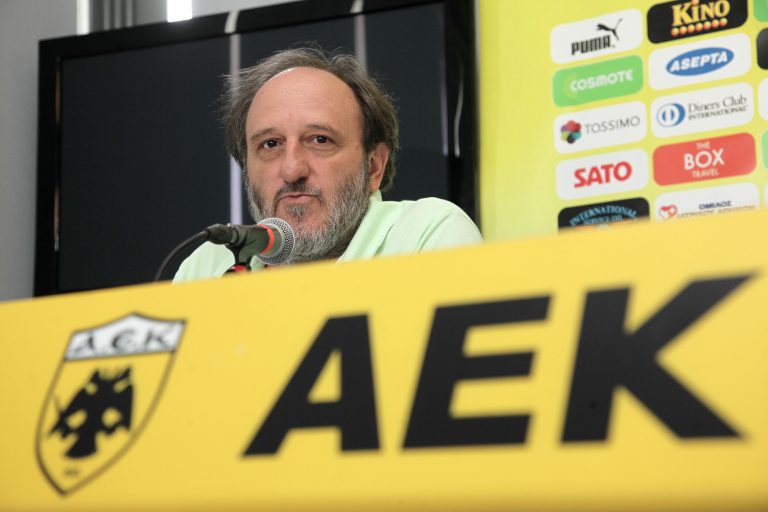 Επεισοδιακή Γ.Σ. της Ερασιτεχνικής ΑΕΚ – Γιαούρτωσαν τον Χατζηχήστο! | Newsit.gr Επεισοδιακή Γ.Σ. της Ερασιτεχνικής ΑΕΚ – Γιαούρτωσαν τον Χατζηχήστο! | Newsit.gr