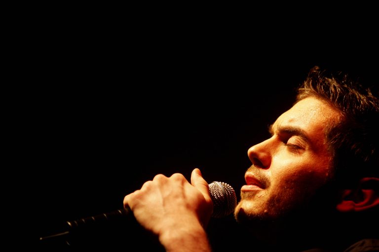 «Χέρια ψηλά» στα Αγγλικά! | Newsit.gr «Χέρια ψηλά» στα Αγγλικά! | Newsit.gr