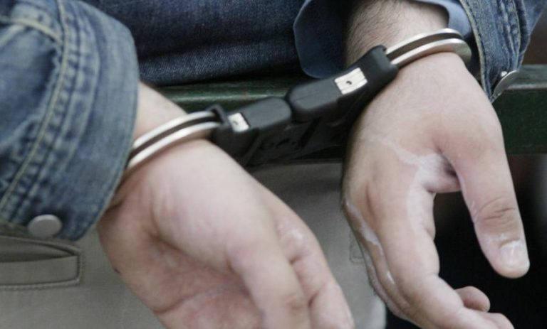 Κέρκυρα: χειροπέδες σε 35χρονο που “χτυπούσε” ηλικιωμένους | Newsit.gr Κέρκυρα: χειροπέδες σε 35χρονο που “χτυπούσε” ηλικιωμένους | Newsit.gr