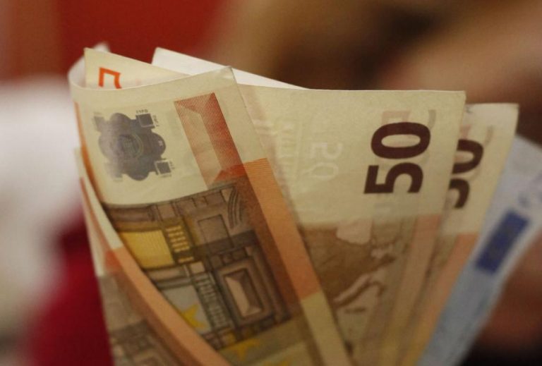 600 ευρώ επιπλέον φόροι φέτος για όλους! | Newsit.gr 600 ευρώ επιπλέον φόροι φέτος για όλους! | Newsit.gr