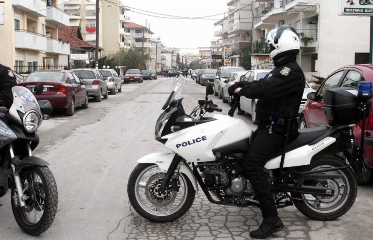 Έπιασαν τον κλέφτη των αυτοκινήτων στη Γλυφάδα | Newsit.gr Έπιασαν τον κλέφτη των αυτοκινήτων στη Γλυφάδα | Newsit.gr