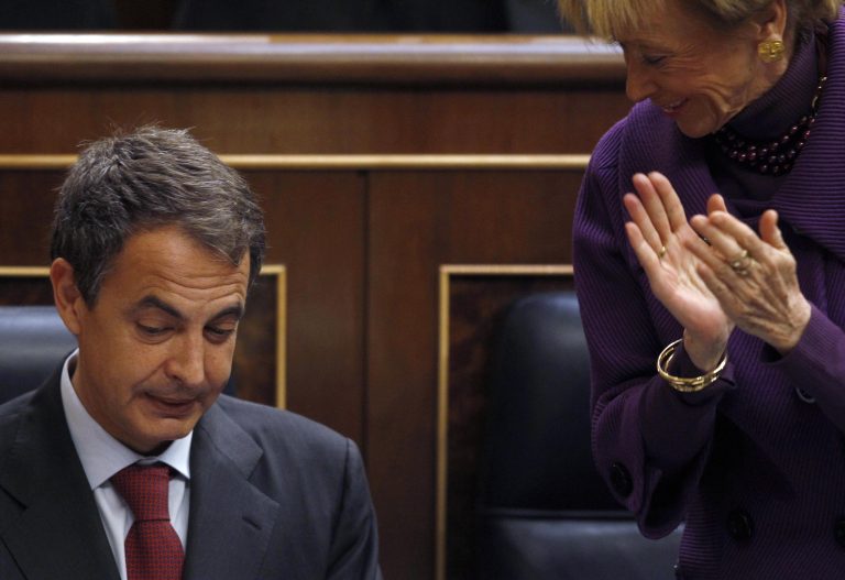 Τα μέτρα ρίχνουν τη δημοτικότητα του Θαπατέρο | Newsit.gr Τα μέτρα ρίχνουν τη δημοτικότητα του Θαπατέρο | Newsit.gr