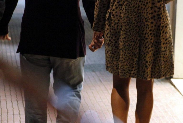Το νεαρό ζευγάρι στα Χανιά δεν έκρυβε καλά το ένοχο μυστικό του | Newsit.gr Το νεαρό ζευγάρι στα Χανιά δεν έκρυβε καλά το ένοχο μυστικό του | Newsit.gr