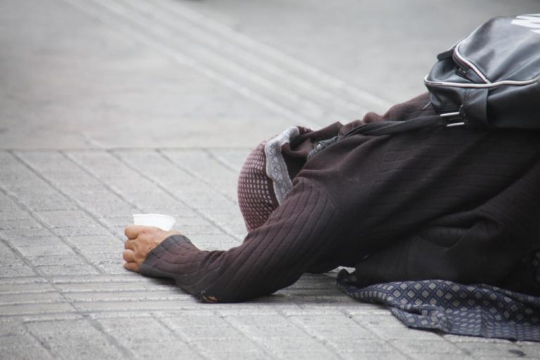 Έπιασαν εμπόρους ανθρώπινων ψυχών στη Λάρισα – Τους έφερναν απ’ τη Βουλγαρία και τους έβαζαν να ζητιανεύουν! | Newsit.gr Έπιασαν εμπόρους ανθρώπινων ψυχών στη Λάρισα – Τους έφερναν απ’ τη Βουλγαρία και τους έβαζαν να ζητιανεύουν! | Newsit.gr