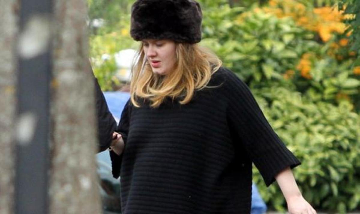 Adele: Σε προχωρημένη εγκυμοσύνη αλλά δεν σταματά τις βόλτες με τον σύντροφό της! | Newsit.gr Adele: Σε προχωρημένη εγκυμοσύνη αλλά δεν σταματά τις βόλτες με τον σύντροφό της! | Newsit.gr